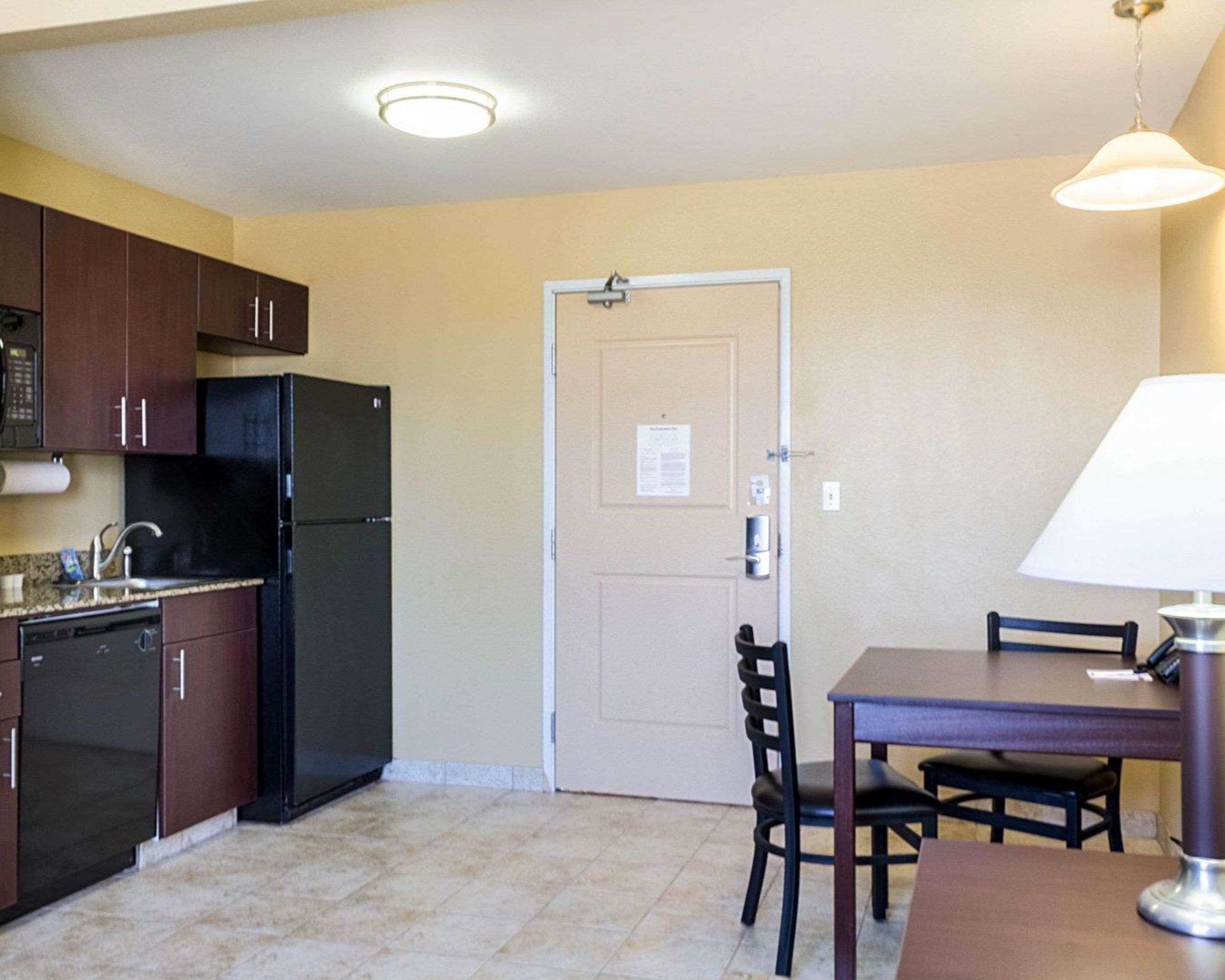 Mainstay Suites Minot Exteriér fotografie